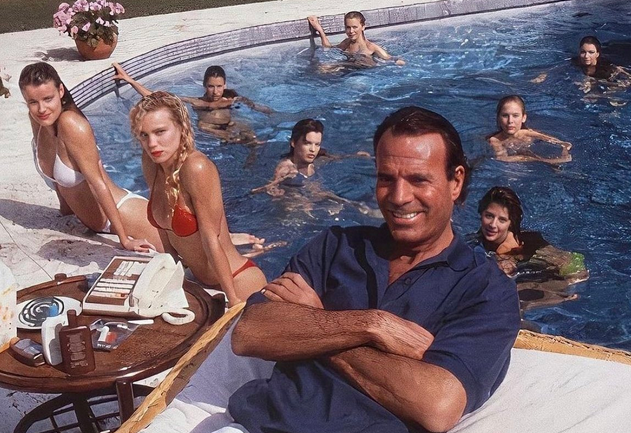 VARIAS MUJERES DENUNCIAN A JULIO IGLESIAS POR AGRESIÓN SEXUAL