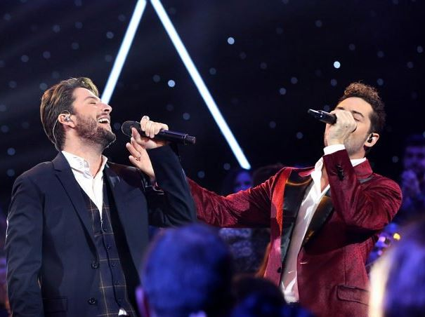 ALUVIÓN DE INSULTOS HOMÓFOBOS CONTRA MANU CARRASCO Y BISBAL